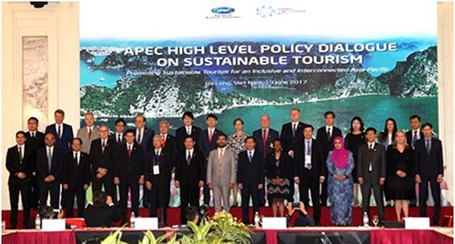Các Bộ trưởng, Trưởng đoàn Du lịch của các nền kinh tế thành viên APEC và các đại biểu tham dự Đối thoại